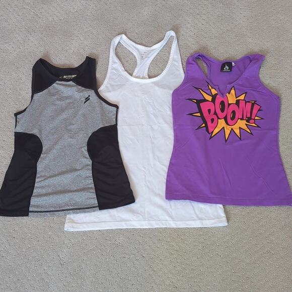 Bundle of Workout Clothes Shorts Sports Bras Tanks and Capri Lot of 11 size XS/S - Picture 4 of 6